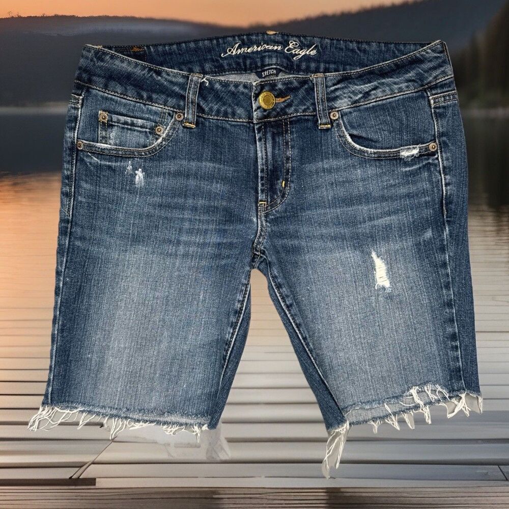 American Eagle Favorite Boyfriend Cut Offs Shorts 8 (W32 Inseam 8) Blue Womens